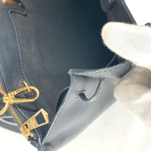 LOUIS VUITTON Black Leather Shoulder Bag - Picture 14 of 16